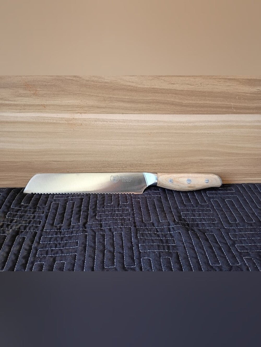 WALLOP 8-inch Serrated Bread Knife